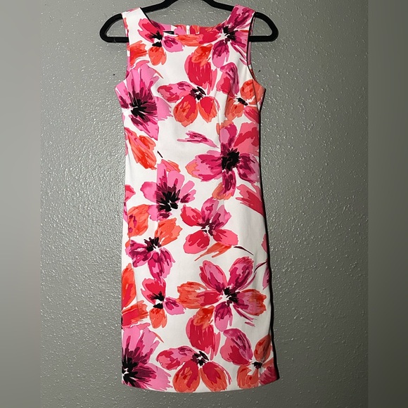 Mario Serrani Dresses & Skirts - Mario Serrani Fitted White Dress Floral Print Sleeveless Women’s Size 2 Party